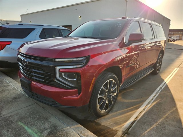 Used 2025 Chevrolet Suburban RST w/ RST Capability Package AWD/4WD image 3