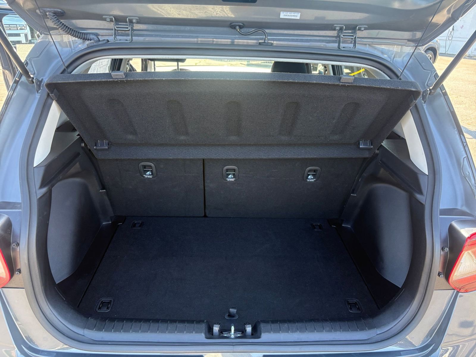 Used 2025 Hyundai Venue SEL image 31