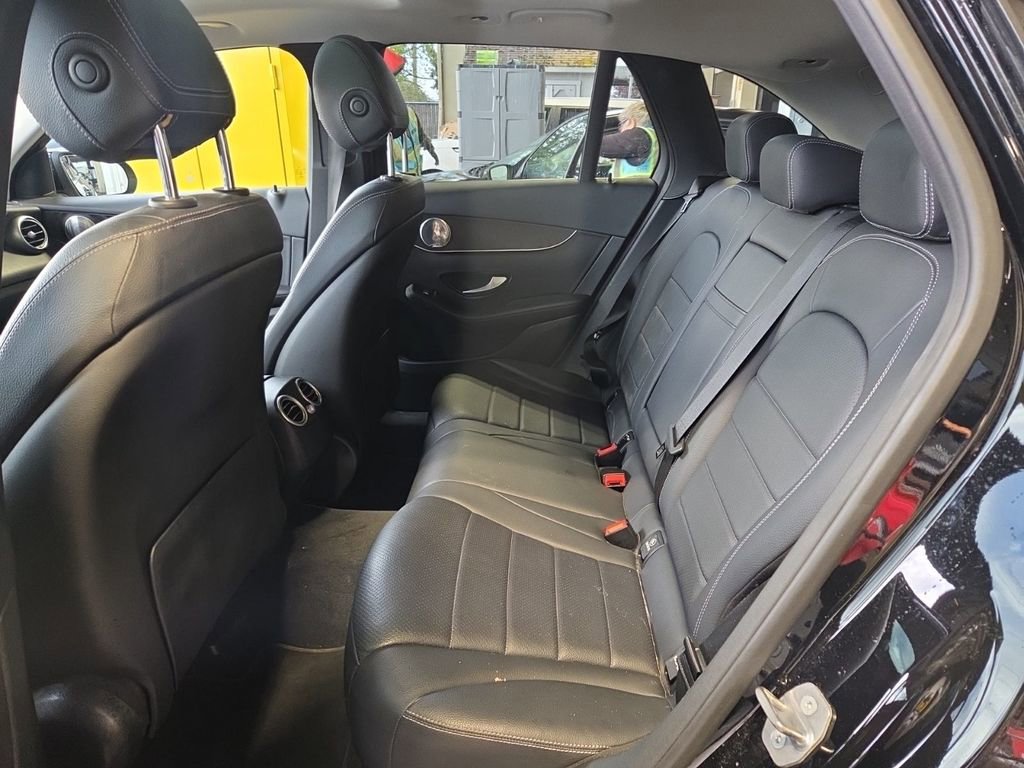 Used 2018 Mercedes-Benz GLC 300 4MATIC image 3