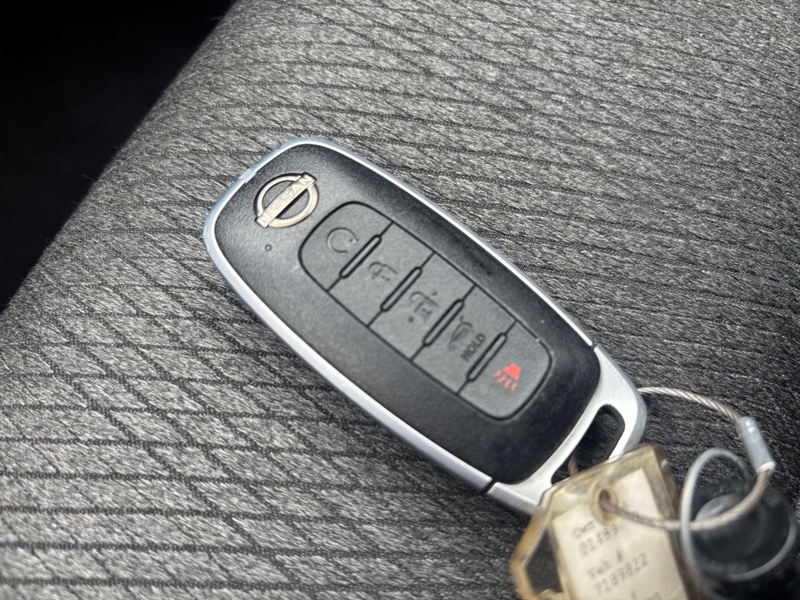 Used 2025 Nissan Rogue SV FWD image 21