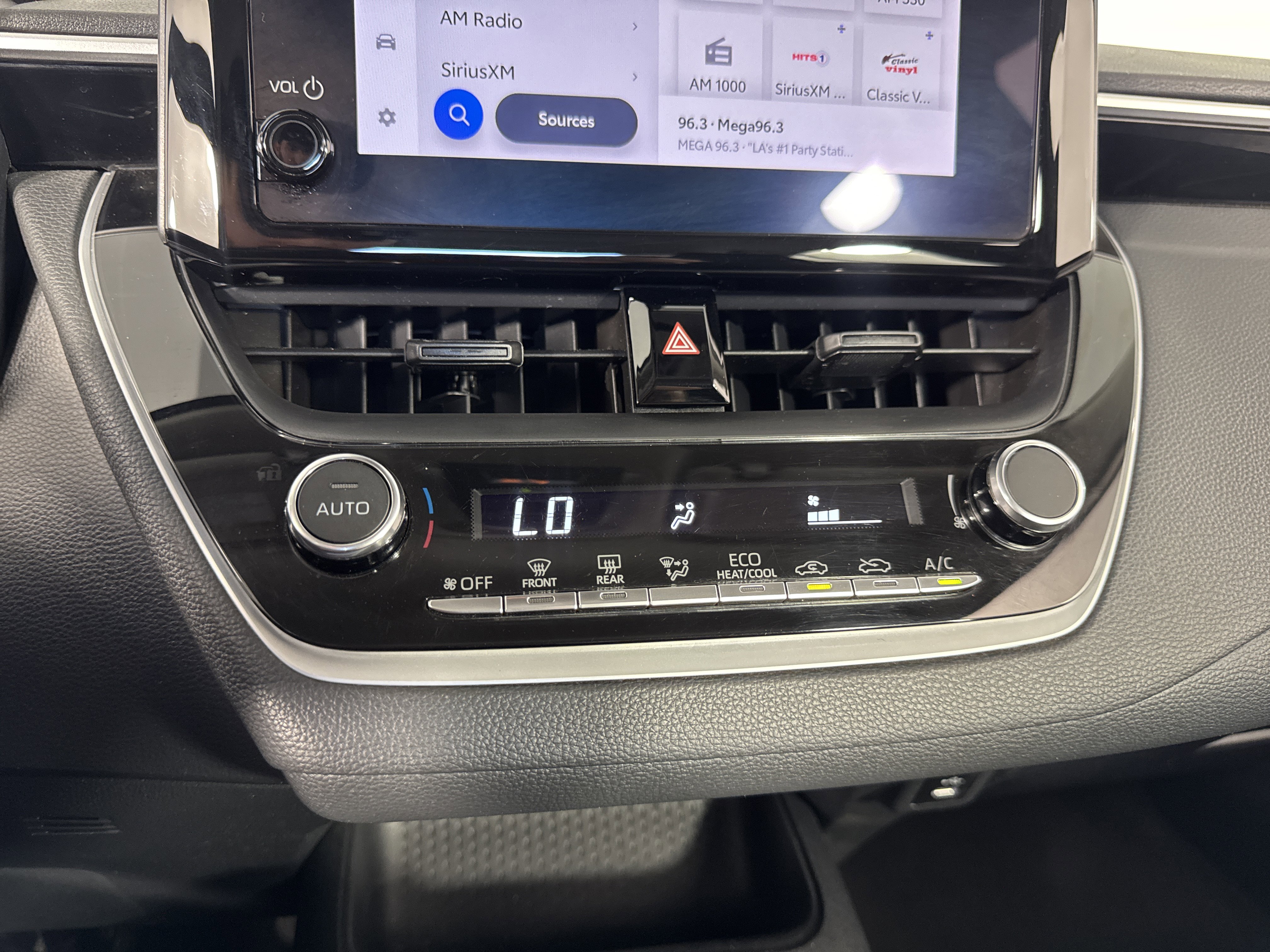Used 2024 Toyota Corolla LE FWD image 31