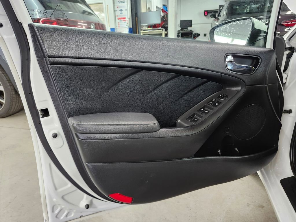 Used 2018 Kia Forte S w/ S Technology Plus Package FWD image 11
