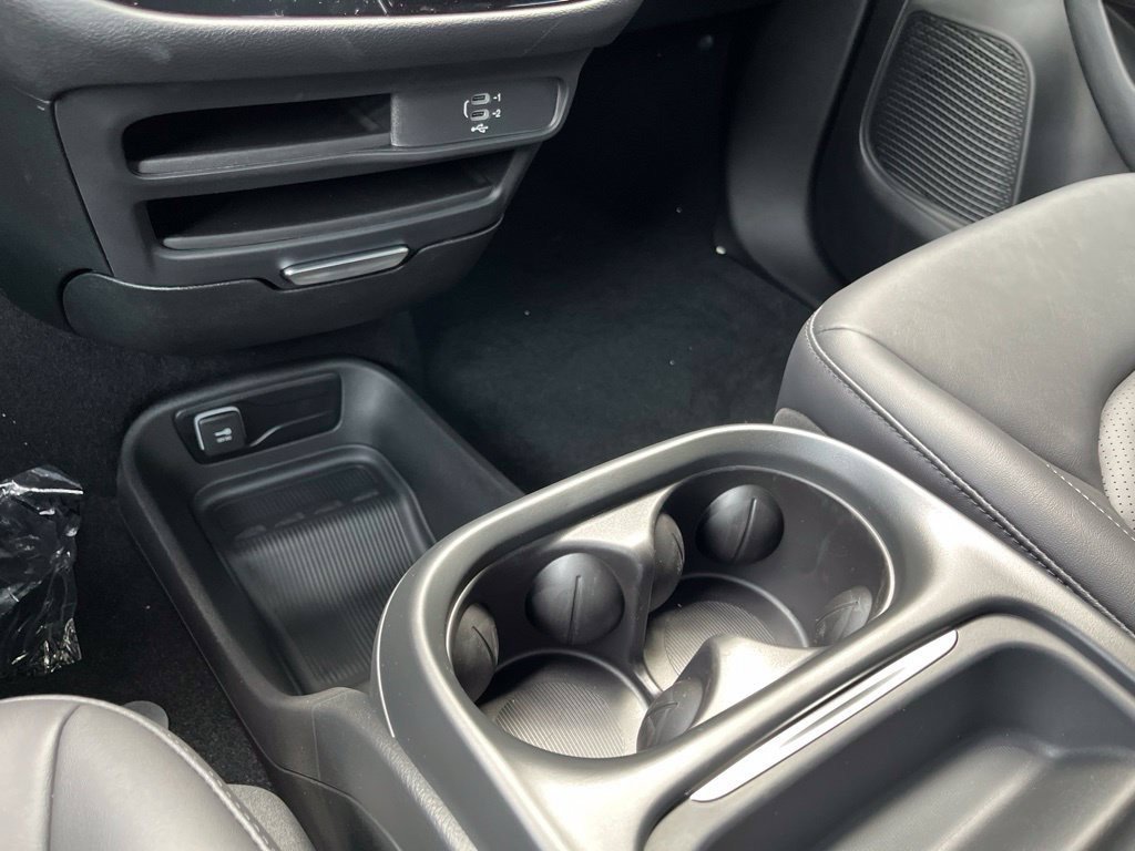 New 2027 Chrysler Pacifica Select FWD image 34