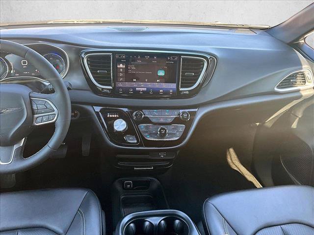 Used 2026 Chrysler Pacifica Select FWD image 8