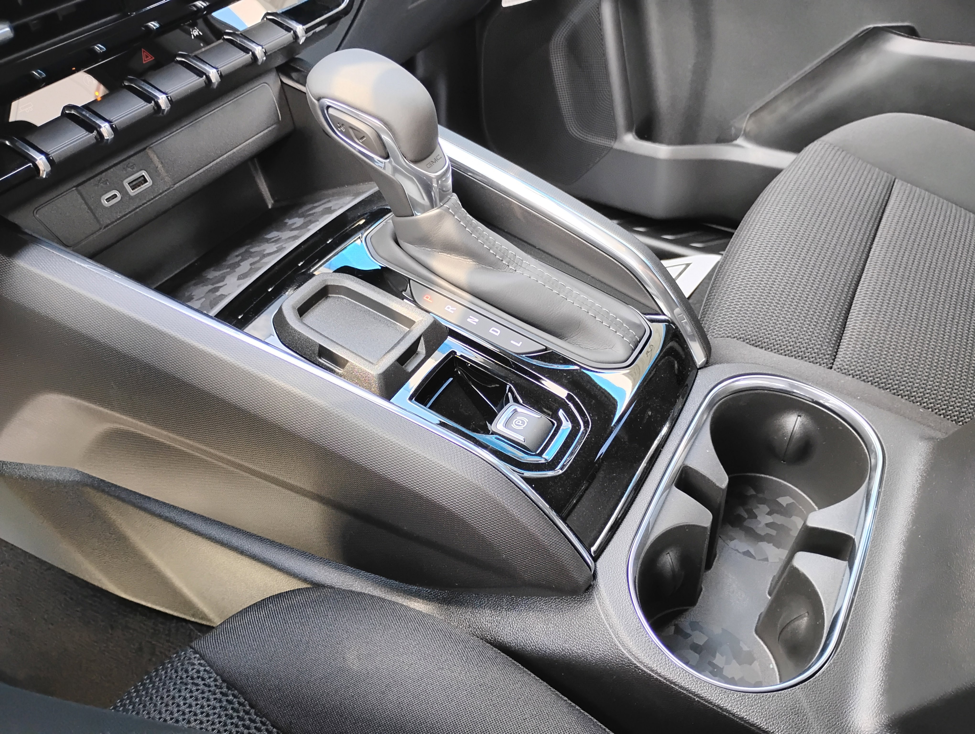 New 2026 GMC Canyon Elevation w/ Convenience Package image 15