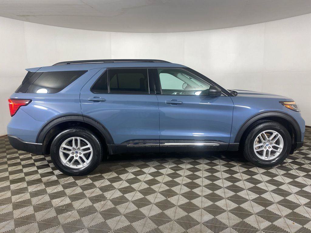 Used 2025 Ford Explorer Active AWD/4WD image 22