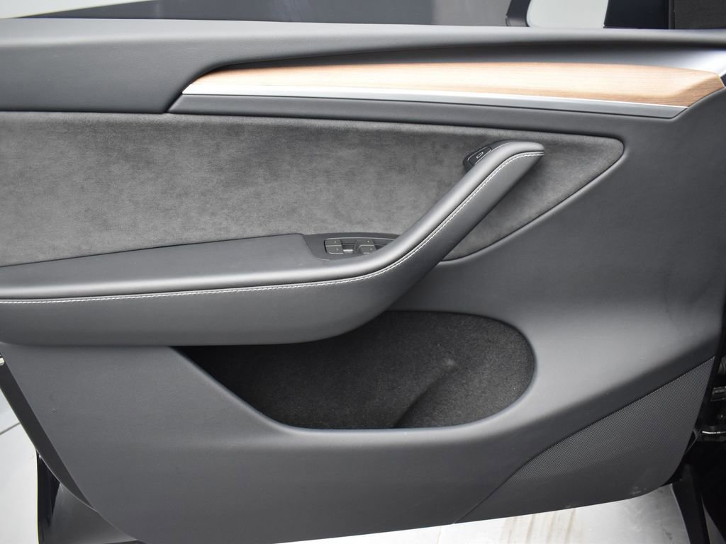 Used 2024 Tesla Model Y Performance AWD/4WD image 11