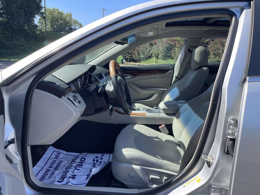 Used 2010 Cadillac CTS Luxury RWD image 16