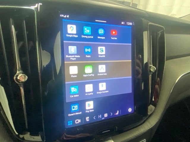 Used 2025 Volvo XC60 B5 Plus image 21