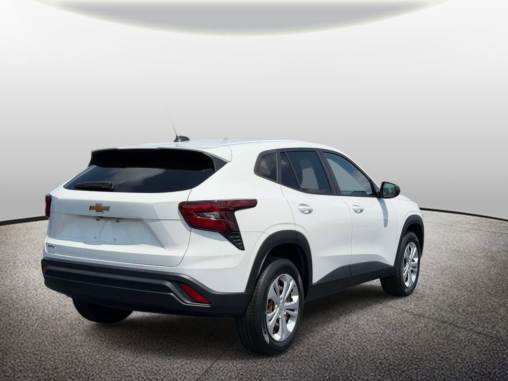 Used 2024 Chevrolet Trax LS FWD image 2