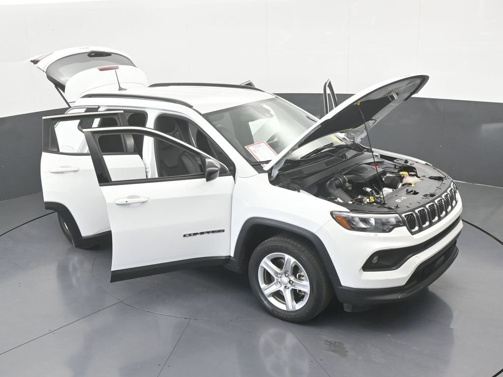 Used 2023 Jeep Compass Latitude image 34