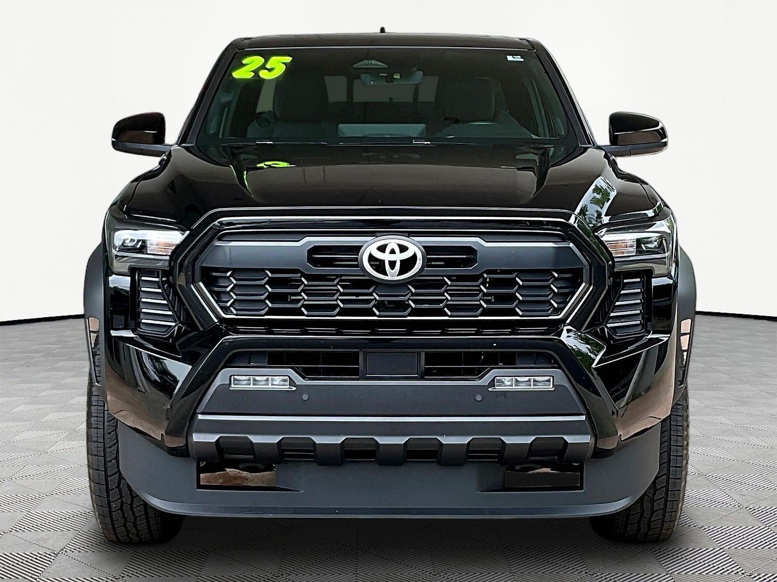 Used 2025 Toyota Tacoma TRD Off-Road w/ TRD Off Road Upgrade Package AWD/4WD image 2