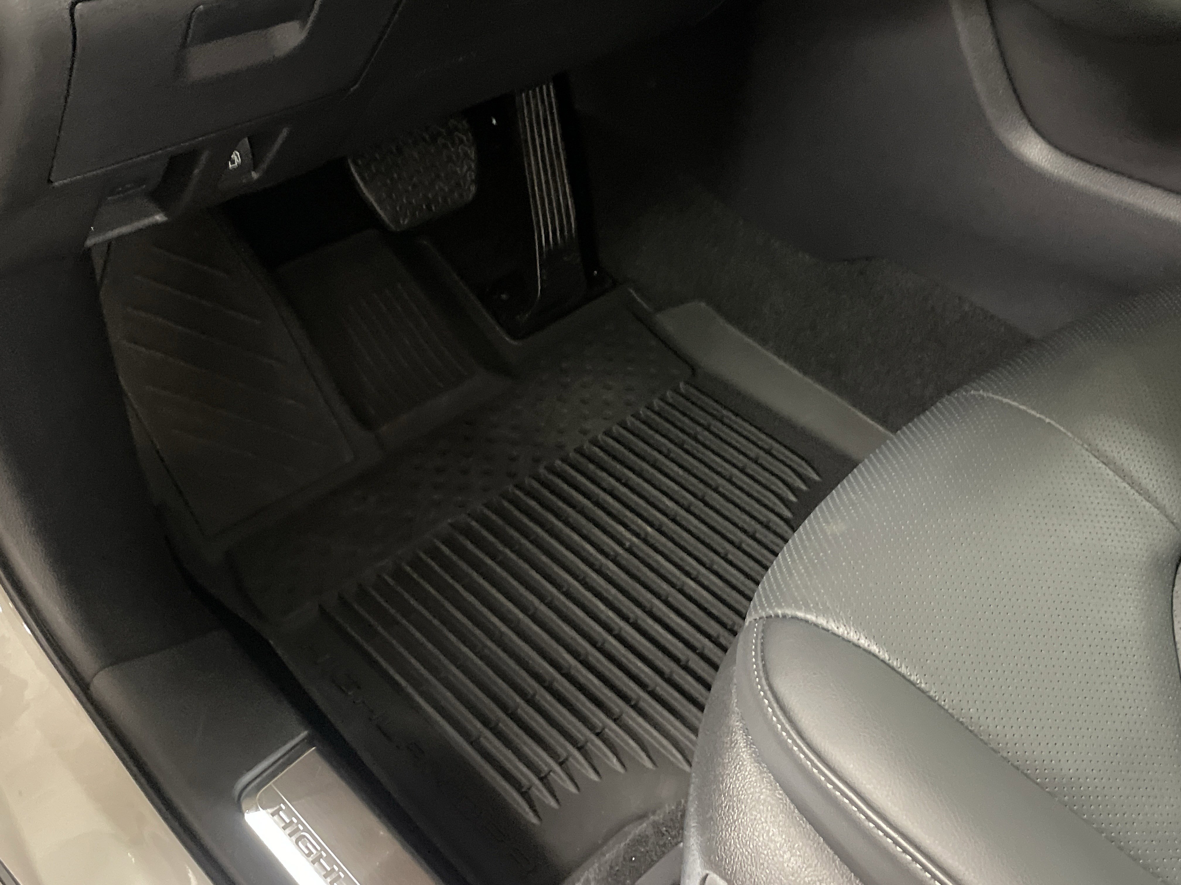 Certified 2025 Toyota Highlander Platinum image 17