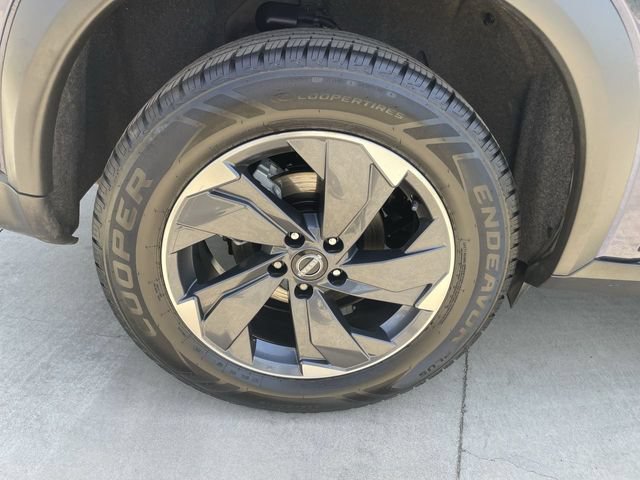 Used 2025 Nissan Rogue SV FWD image 32