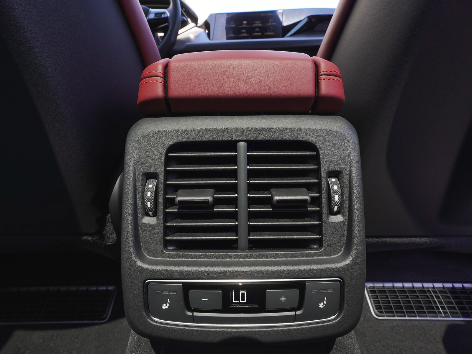 Used 2024 Audi e-tron GT Premium Plus AWD/4WD image 37