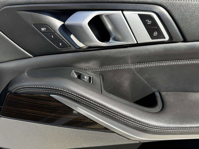 Used 2020 BMW X5 xDrive50i w/ Premium Package image 52