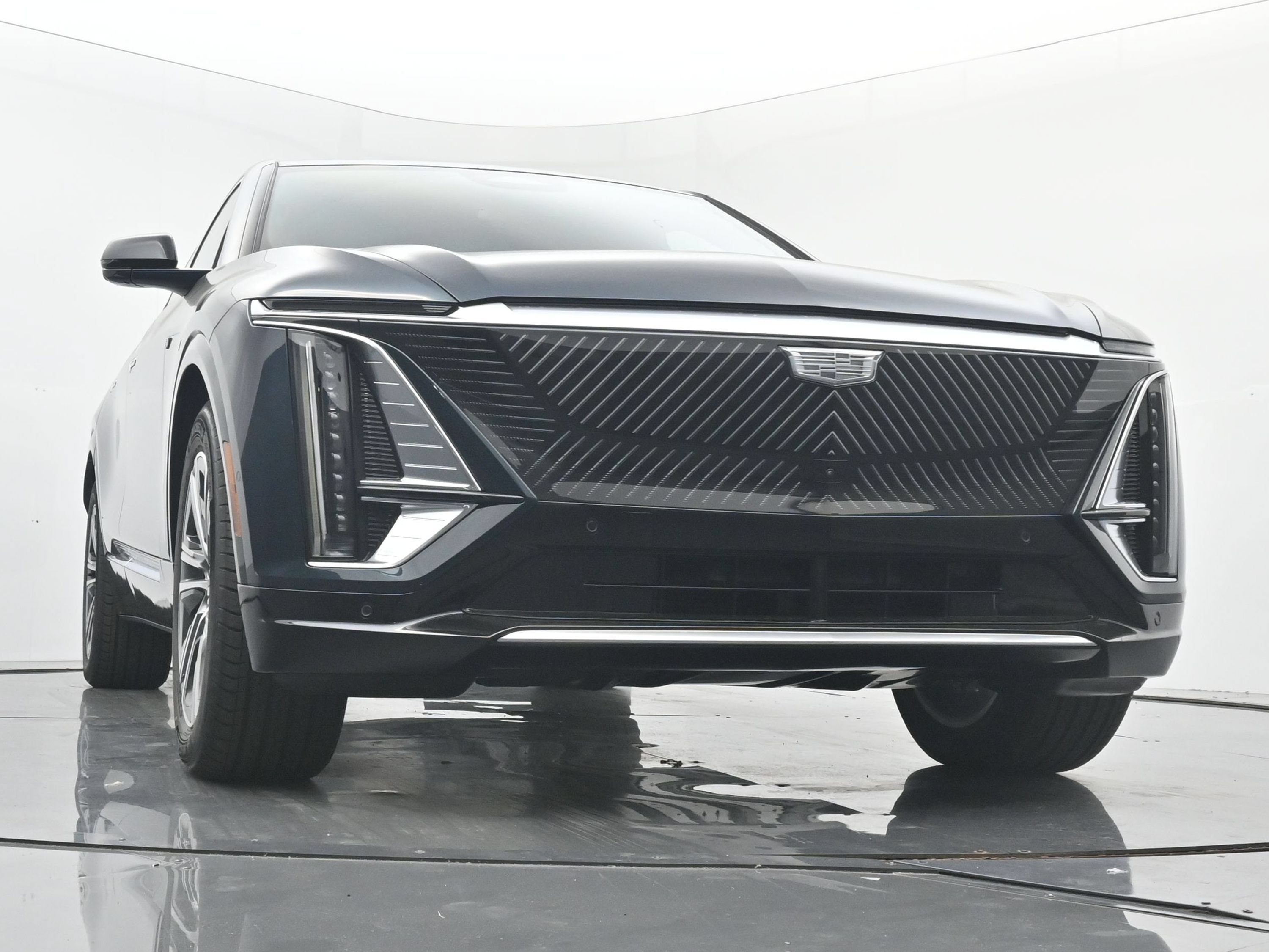 New 2026 Cadillac Lyriq Luxury w/ LPO, Floor Liner Package AWD/4WD image 22