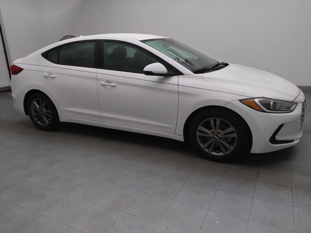 Used 2017 Hyundai Elantra SE image 11