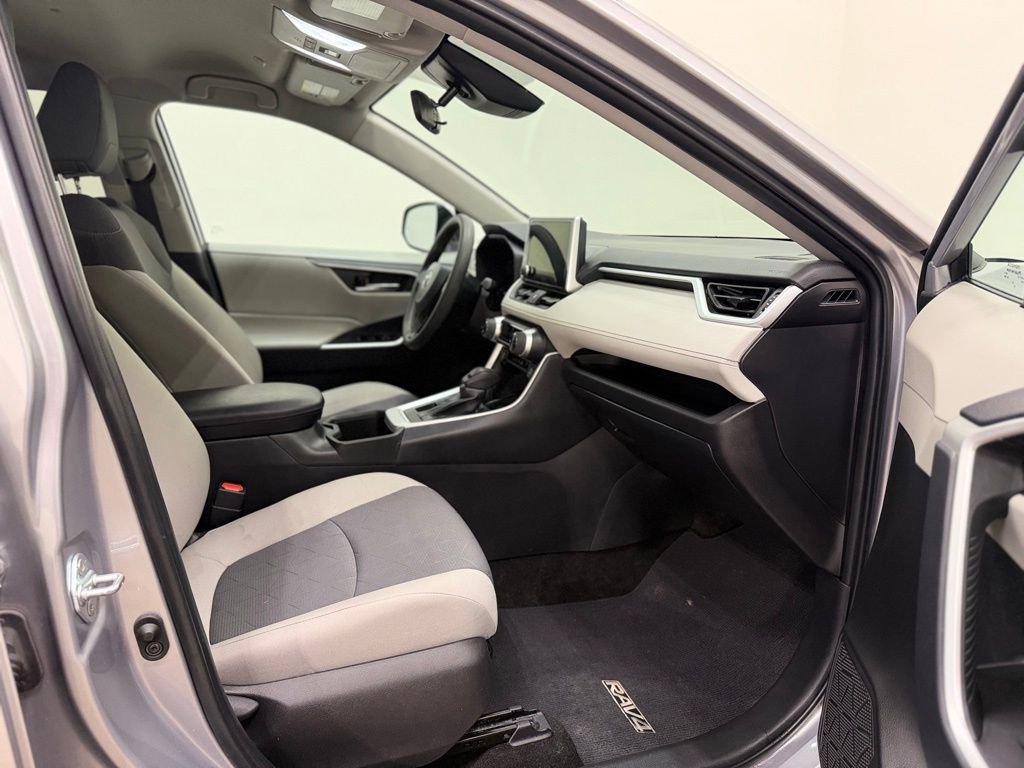 Used 2024 Toyota RAV4 XLE image 19