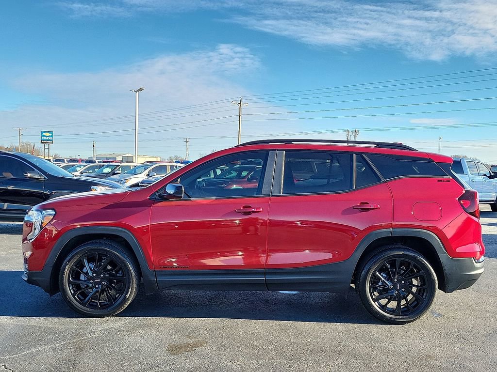 Used 2023 GMC Terrain SLE w/ Driver Convenience Package image 3