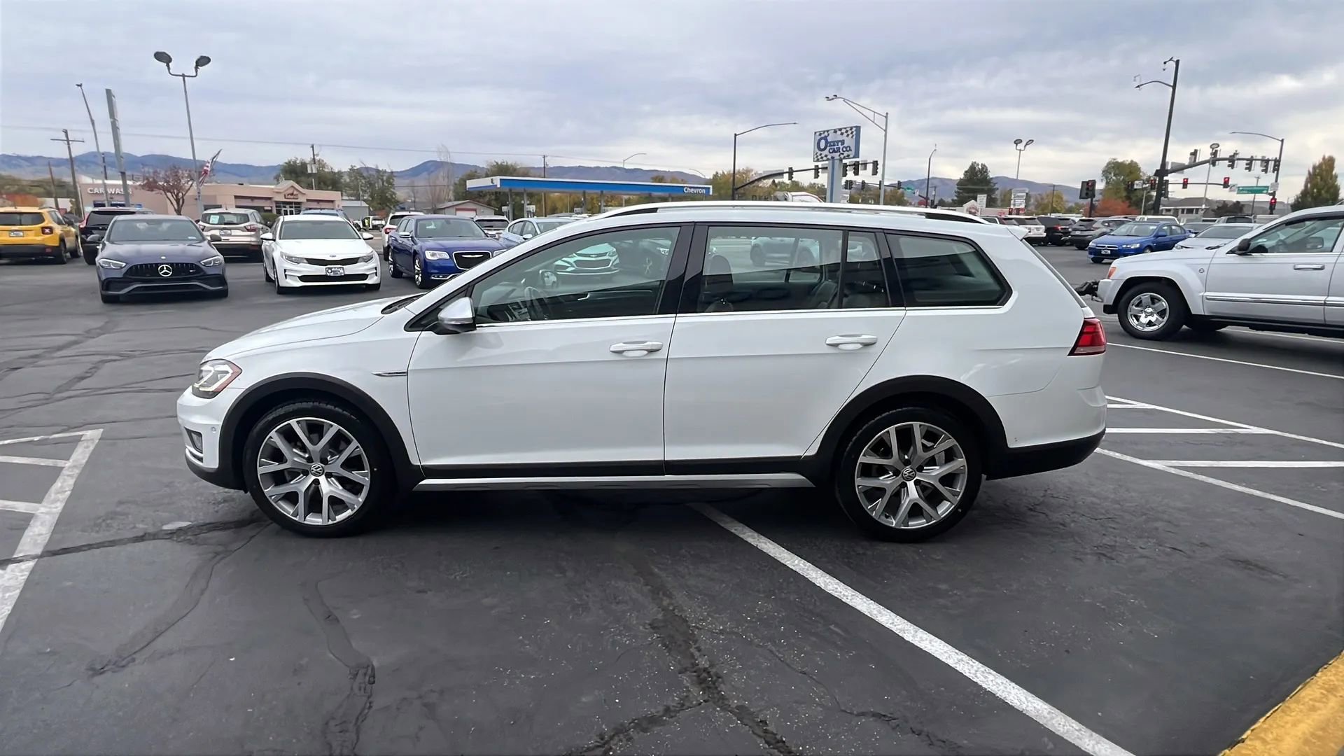Used 2018 Volkswagen Golf Alltrack SEL image 7