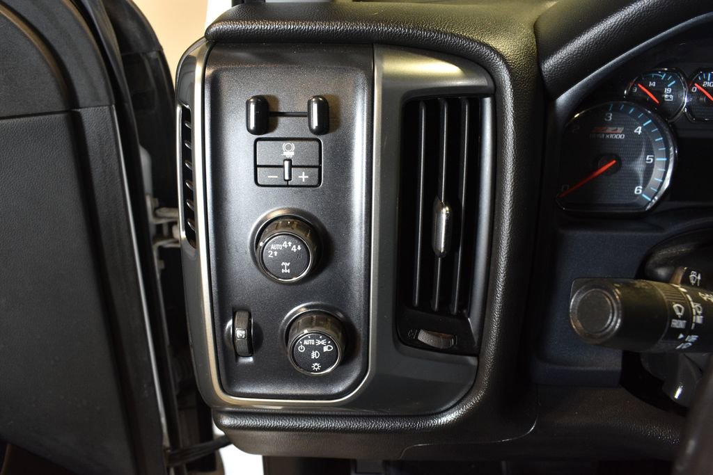 Used 2018 Chevrolet Silverado 1500 LT w/ Redline Edition image 16