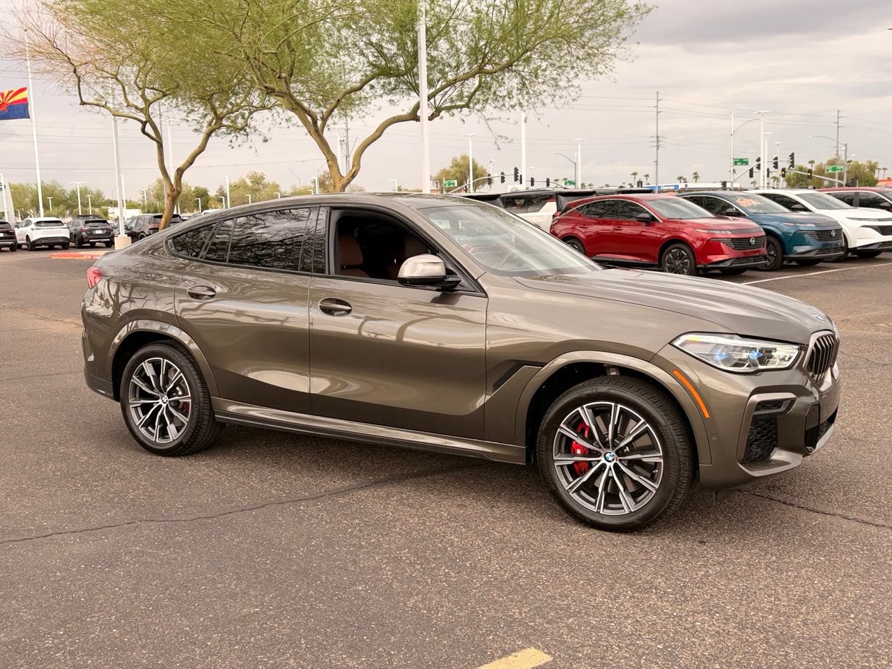 Used 2022 BMW X6 M50i w/ Executive Package AWD/4WD image 8