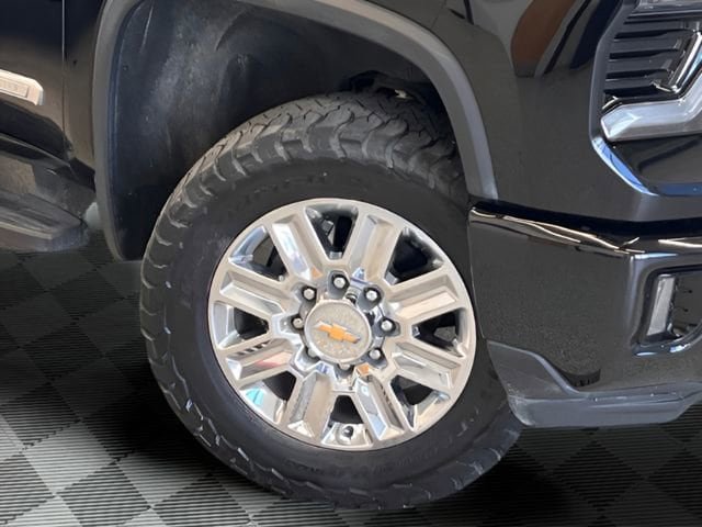 Used 2024 Chevrolet Silverado 2500 High Country w/ High Country Premium Package AWD/4WD image 29