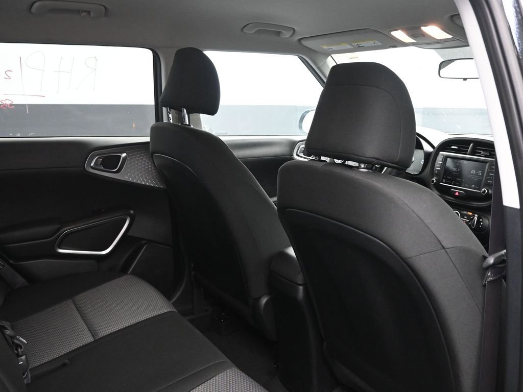 Used 2025 Kia Soul LX w/ LX Technology Package image 17