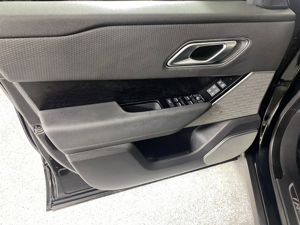 Used 2022 Land Rover Range Rover Velar R-Dynamic S image 10