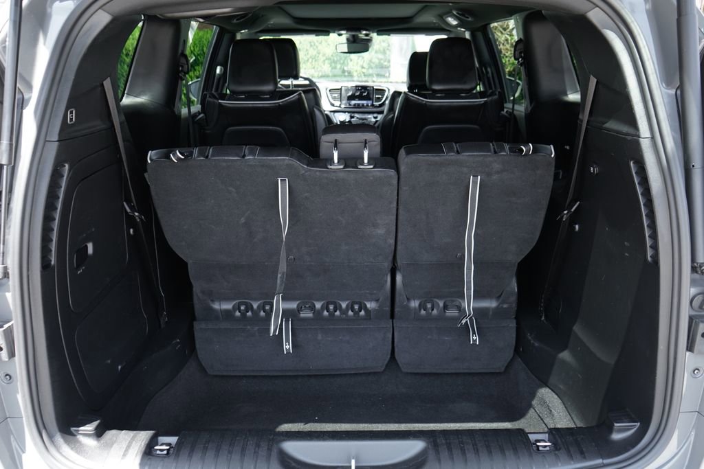 Used 2022 Chrysler Pacifica Limited w/ S Appearance Package FWD image 8