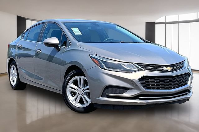 Used 2017 Chevrolet Cruze LT FWD image 3