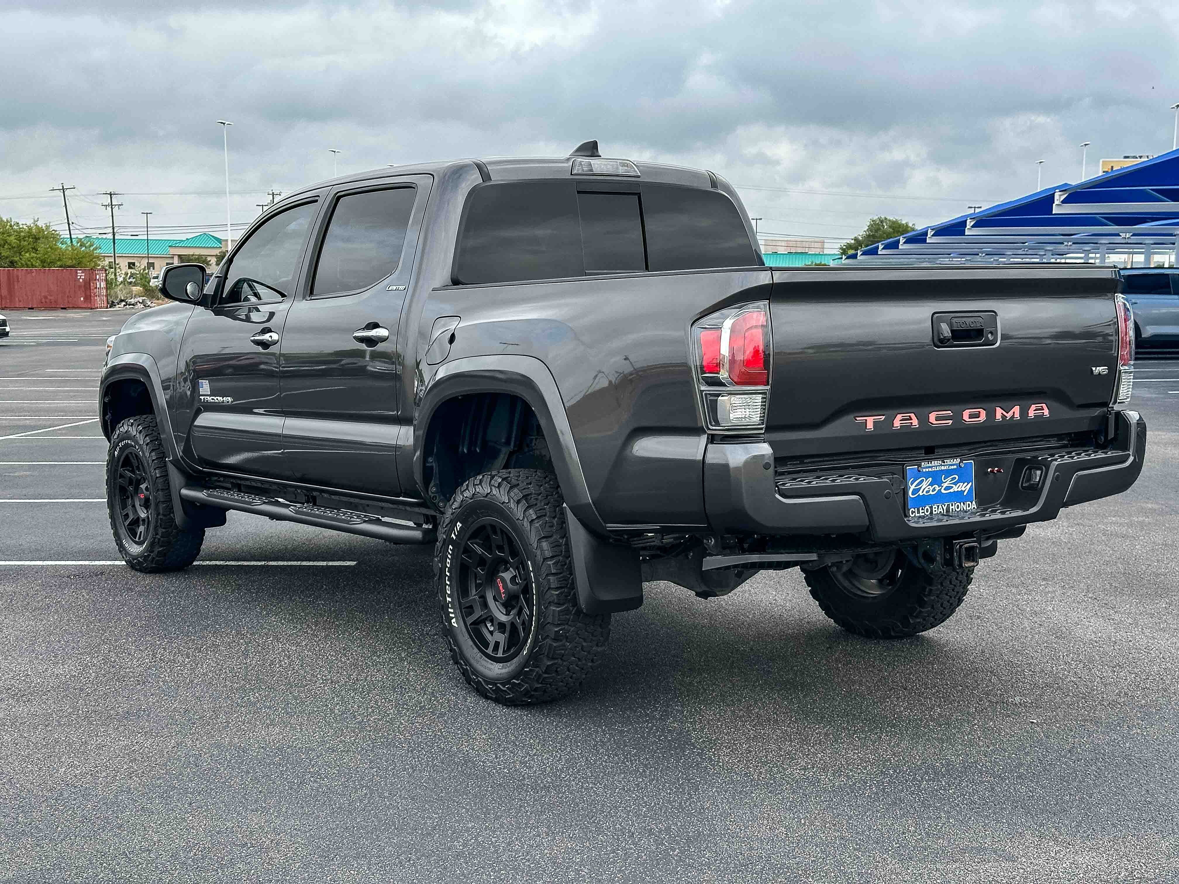 Used 2021 Toyota Tacoma Limited RWD image 8