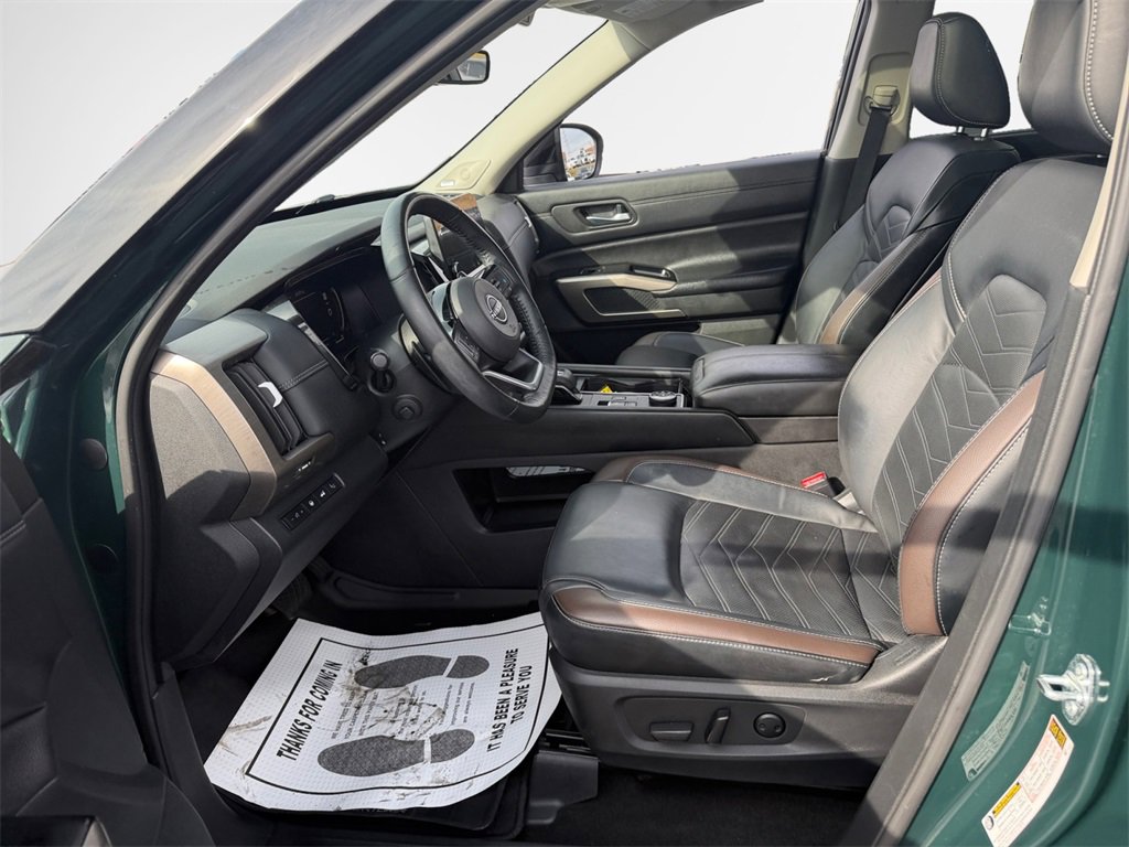 Used 2023 Nissan Pathfinder Platinum image 12