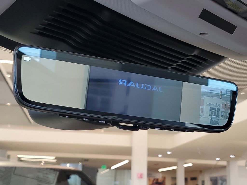 Used 2025 Land Rover Discovery Sport S image 22