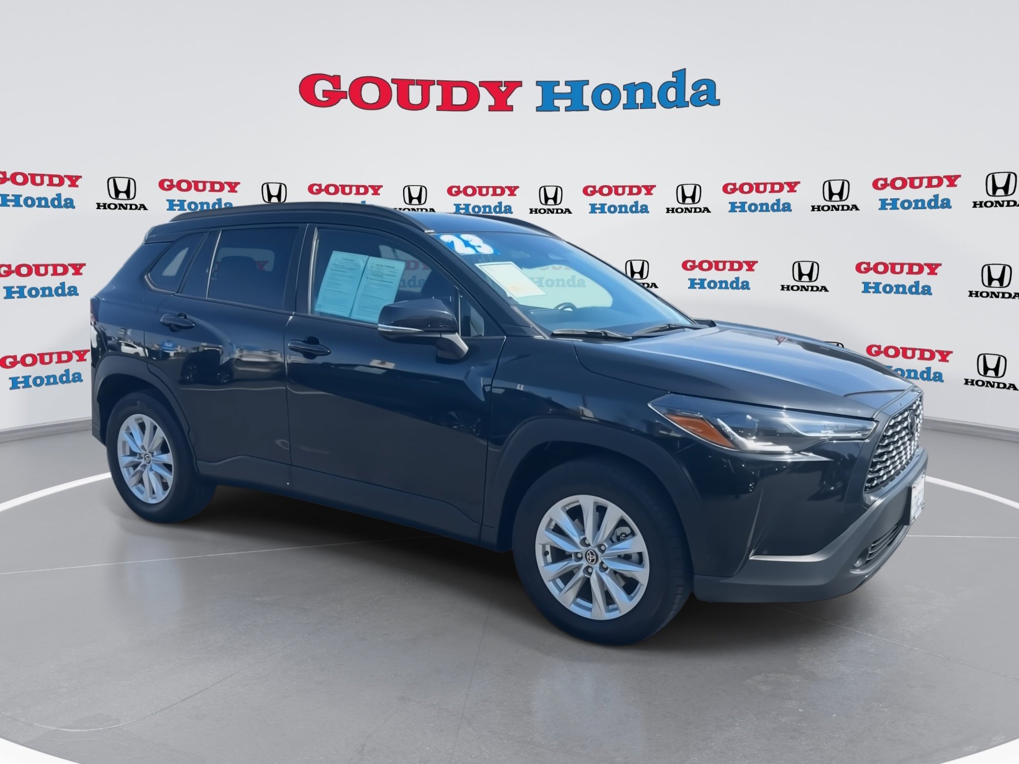 Used 2023 Toyota Corolla Cross LE FWD image 2