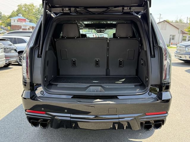 Used 2026 Cadillac Escalade V w/ LPO, ONYX Package AWD/4WD image 16