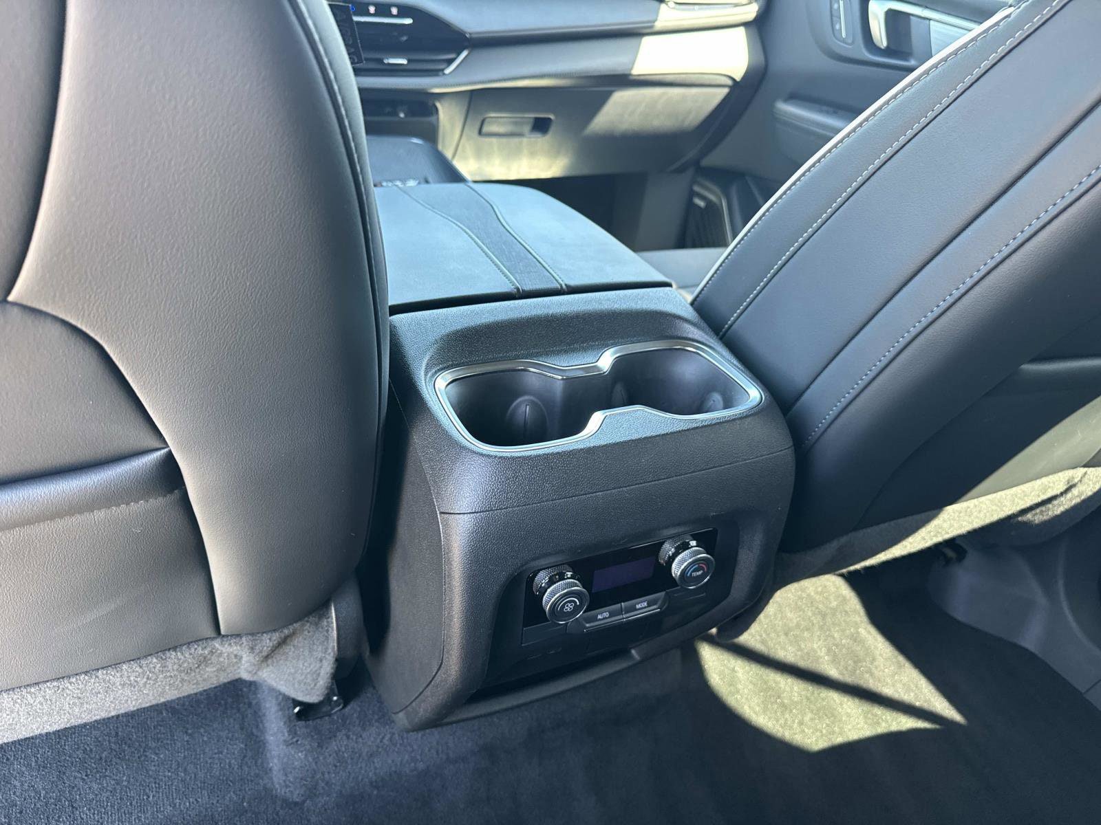 Used 2025 Buick Enclave Preferred FWD image 17