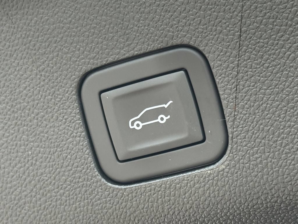 New 2026 GMC Yukon AT4 Ultimate w/ LPO, Floor Liner Package AWD/4WD image 49