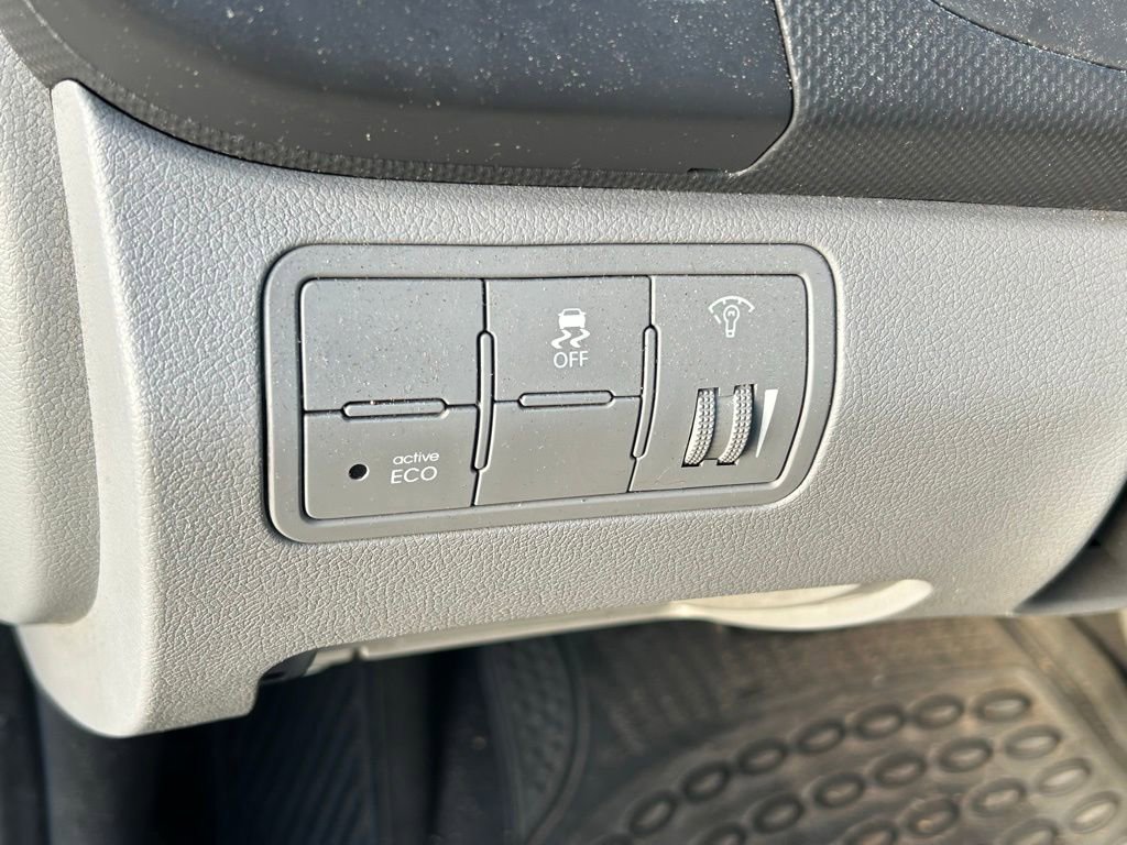 Used 2013 Hyundai Accent GLS w/ Premium Pkg FWD image 18