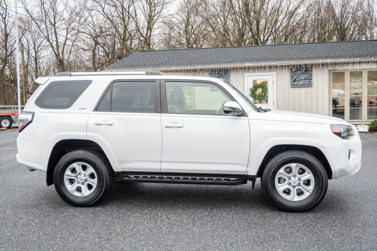 Used 2022 Toyota 4Runner SR5 Premium image 11