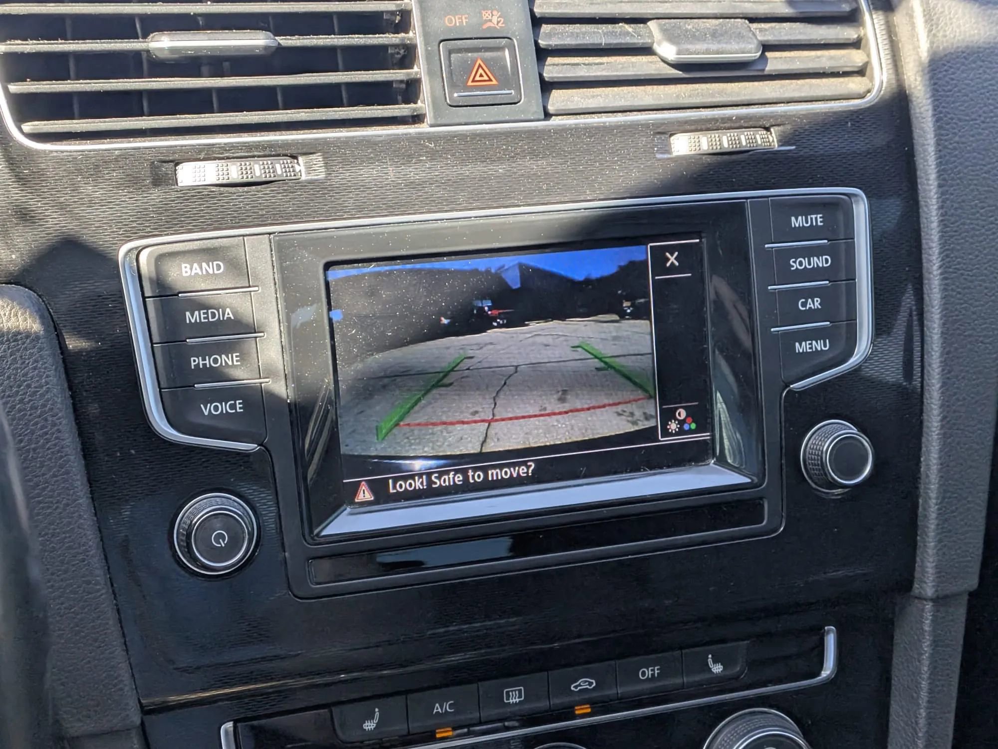 Used 2015 Volkswagen Golf 4-Door image 17