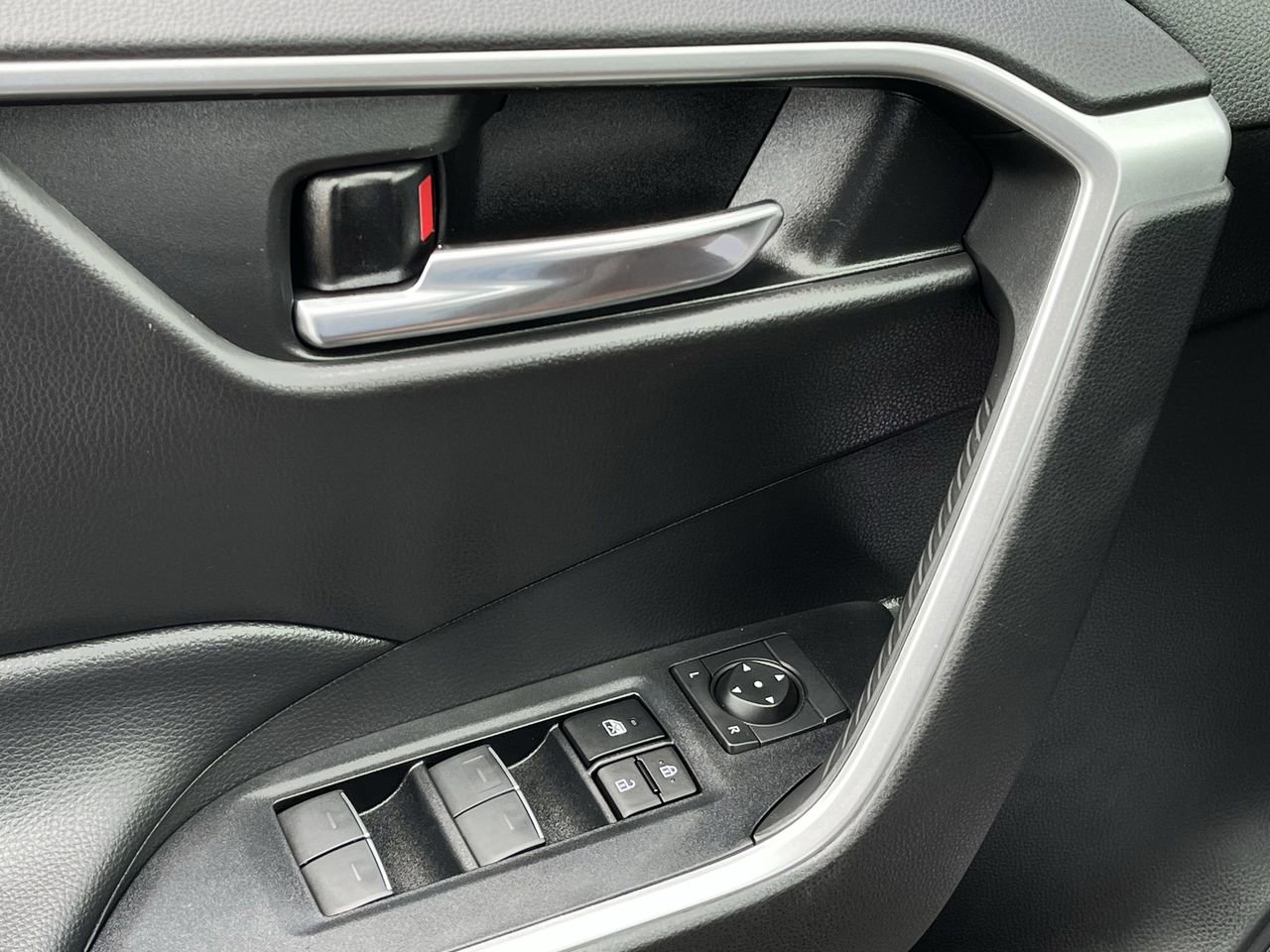 Used 2023 Toyota RAV4 XLE FWD image 21