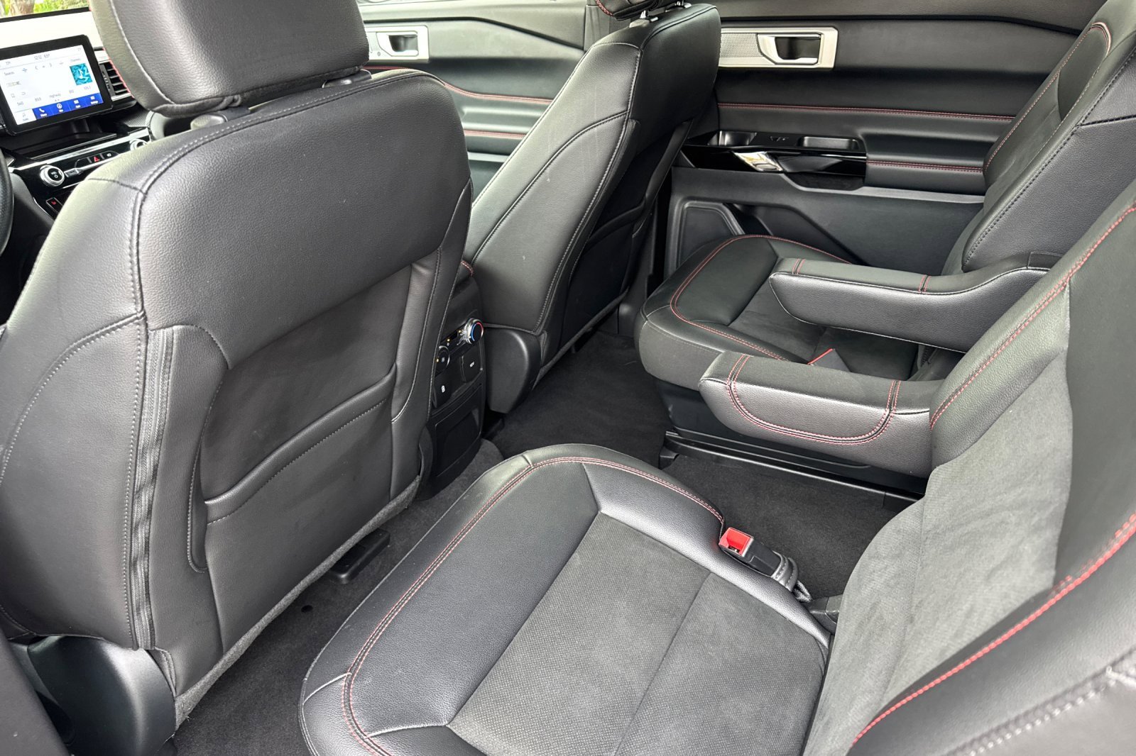 Certified 2022 Ford Explorer ST-Line w/ Class IV Trailer Tow Package image 13