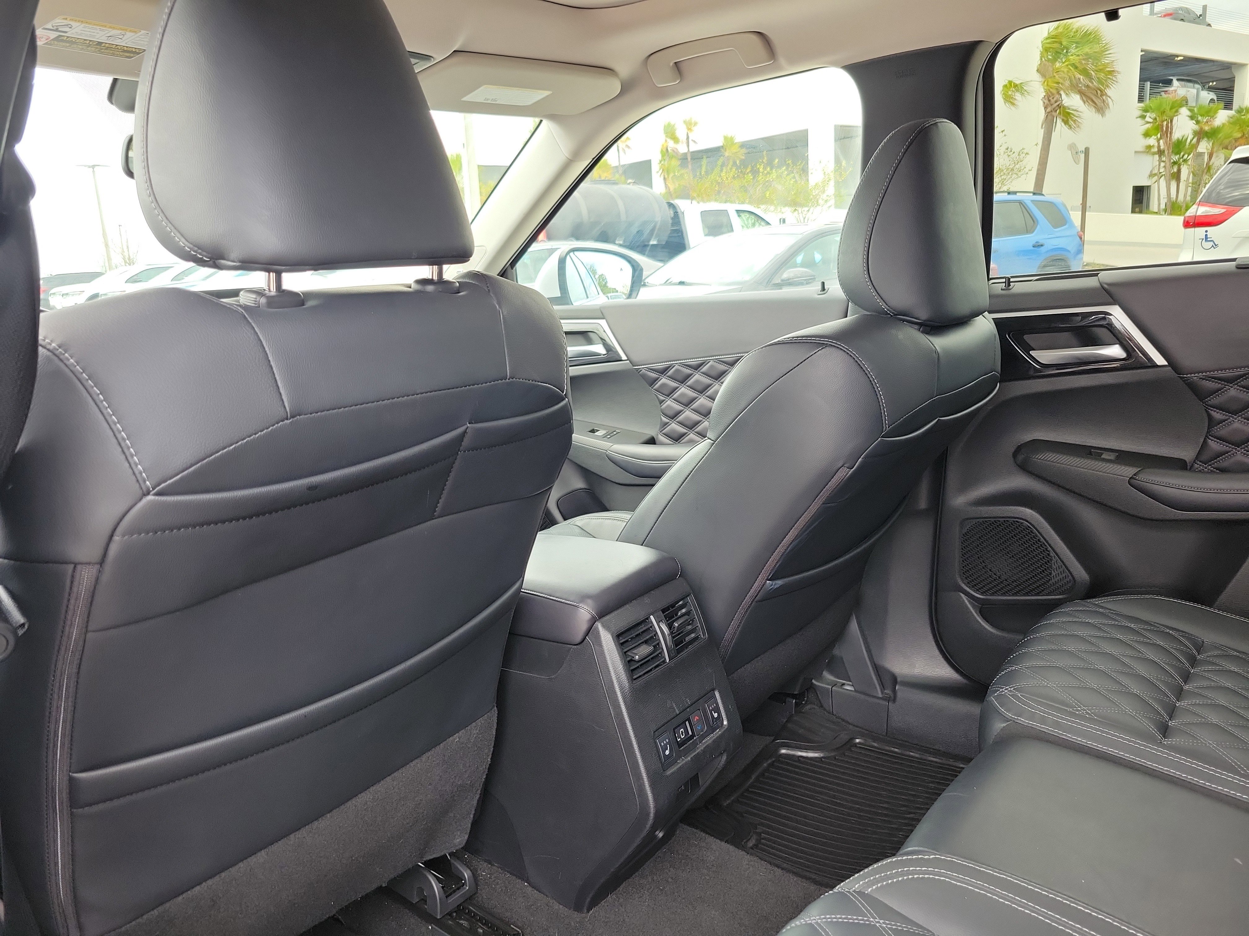 Used 2023 Mitsubishi Outlander SEL image 16