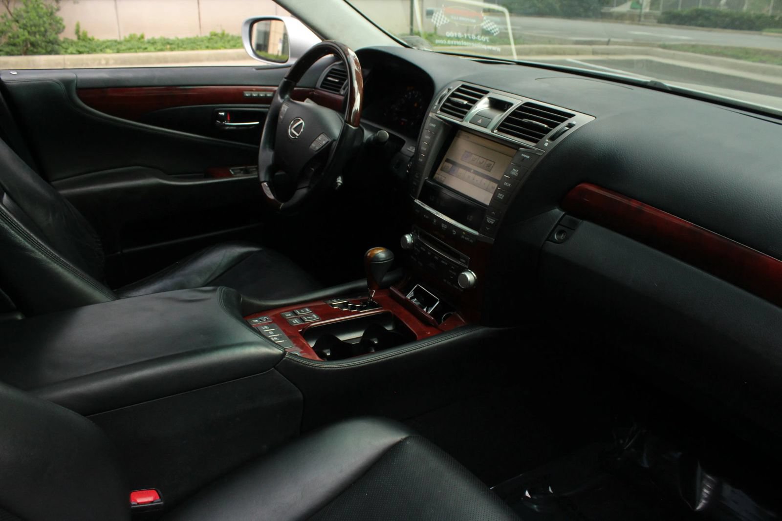 Used 2011 Lexus LS 460 L w/ Luxury Pkg RWD image 27