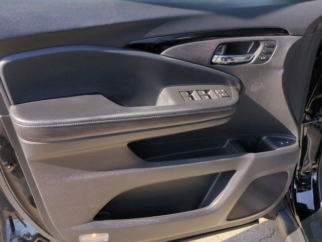 Used 2018 Honda Pilot Touring image 13