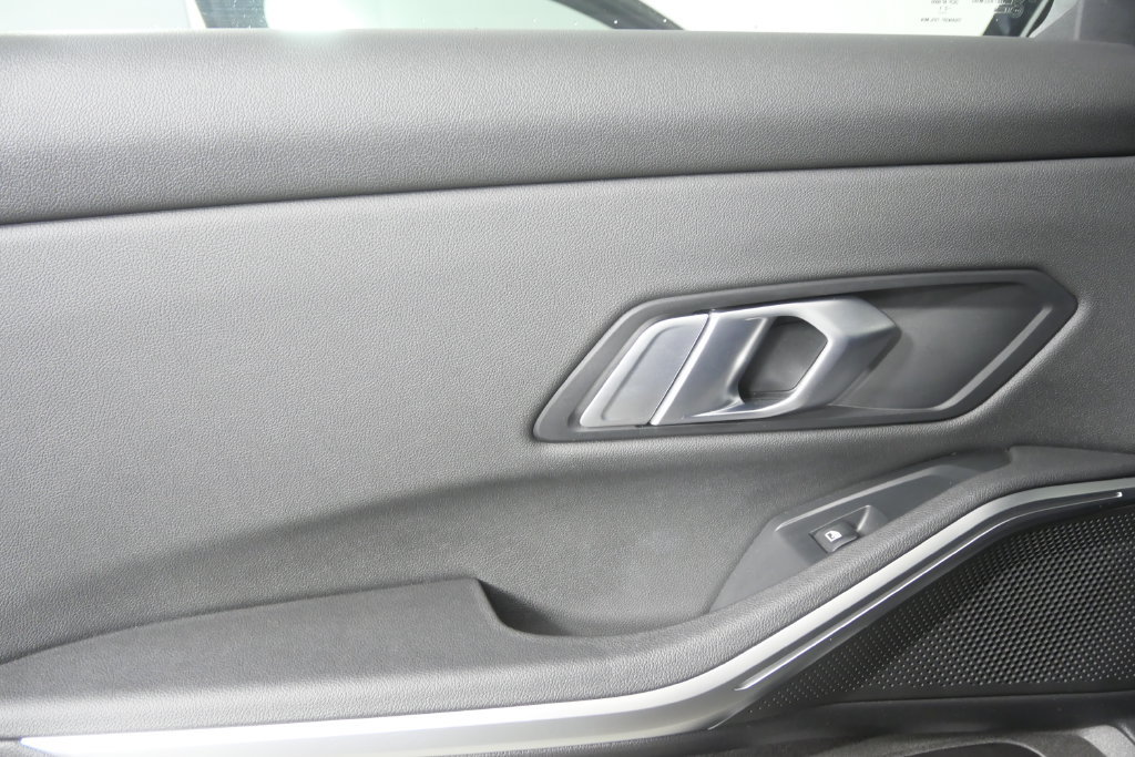 Used 2021 BMW 330i Sedan w/ Premium Package RWD image 15