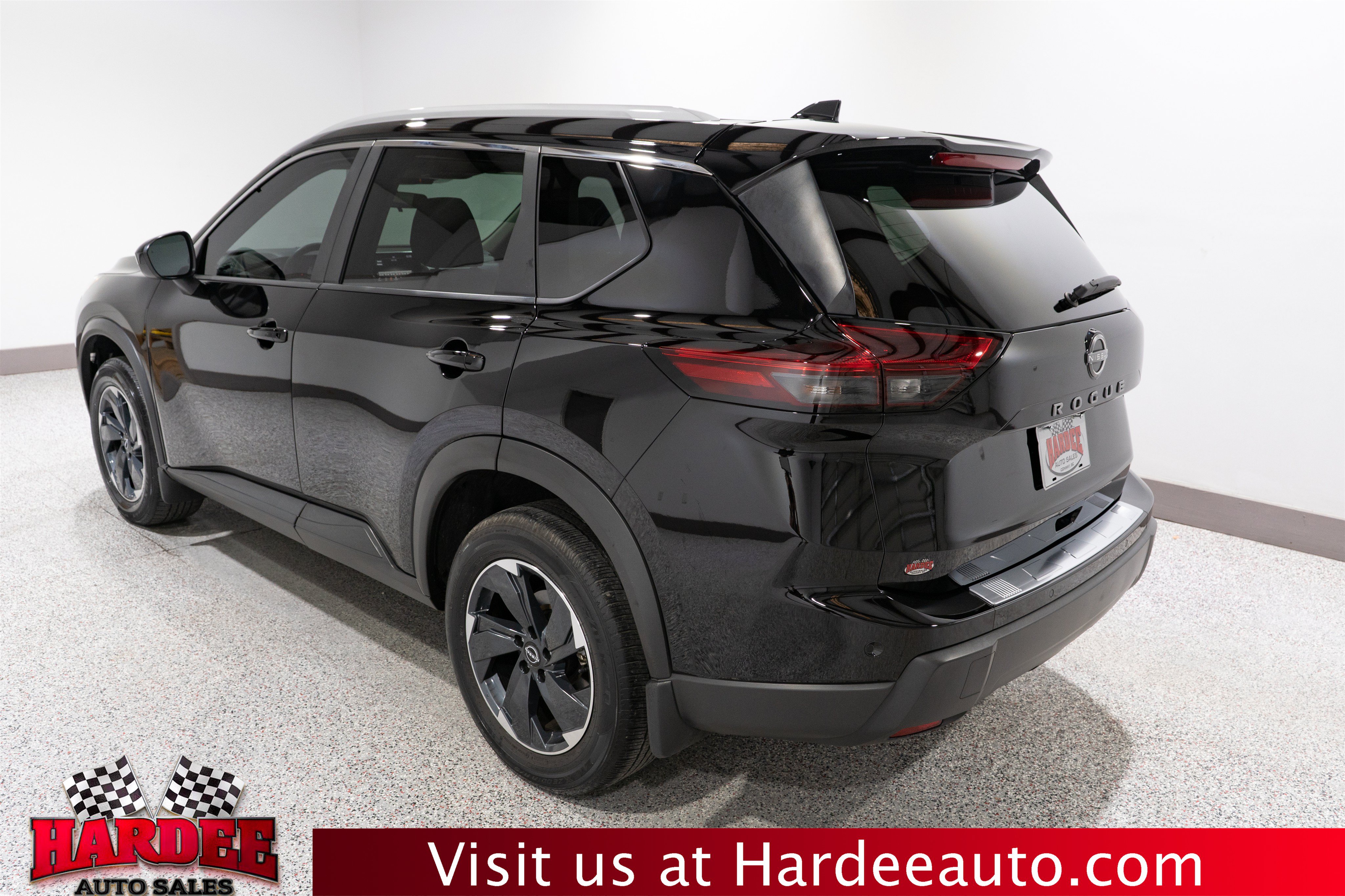 Used 2025 Nissan Rogue SV w/ SV Premium Package FWD image 3
