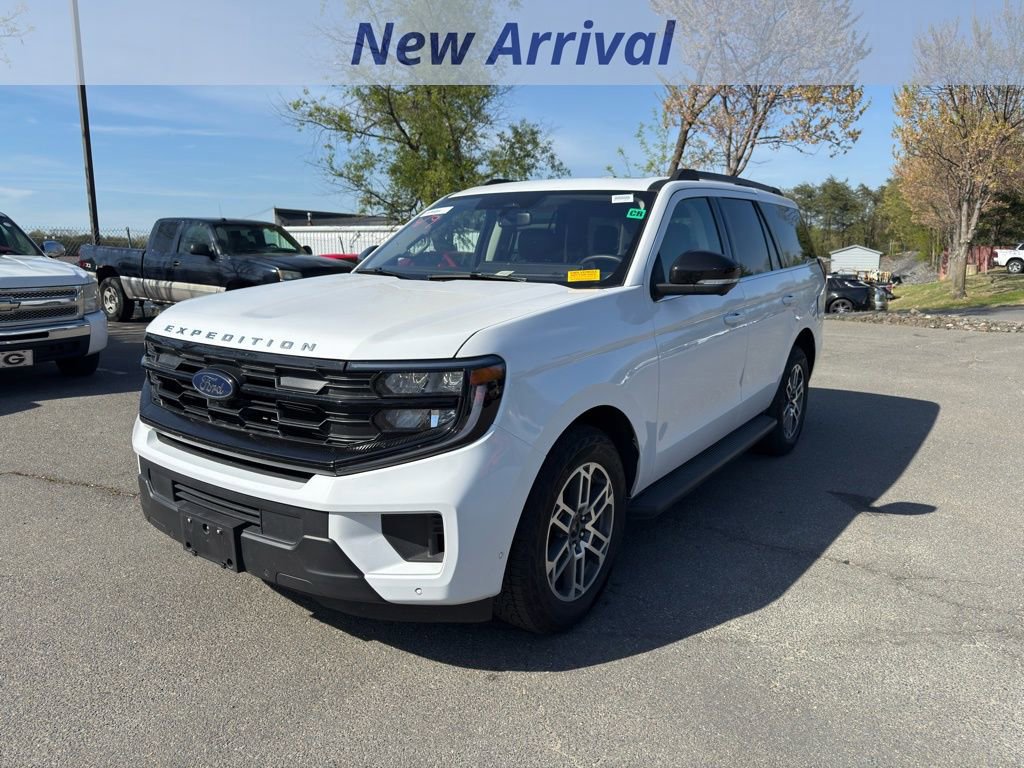 Used 2025 Ford Expedition Active image 1